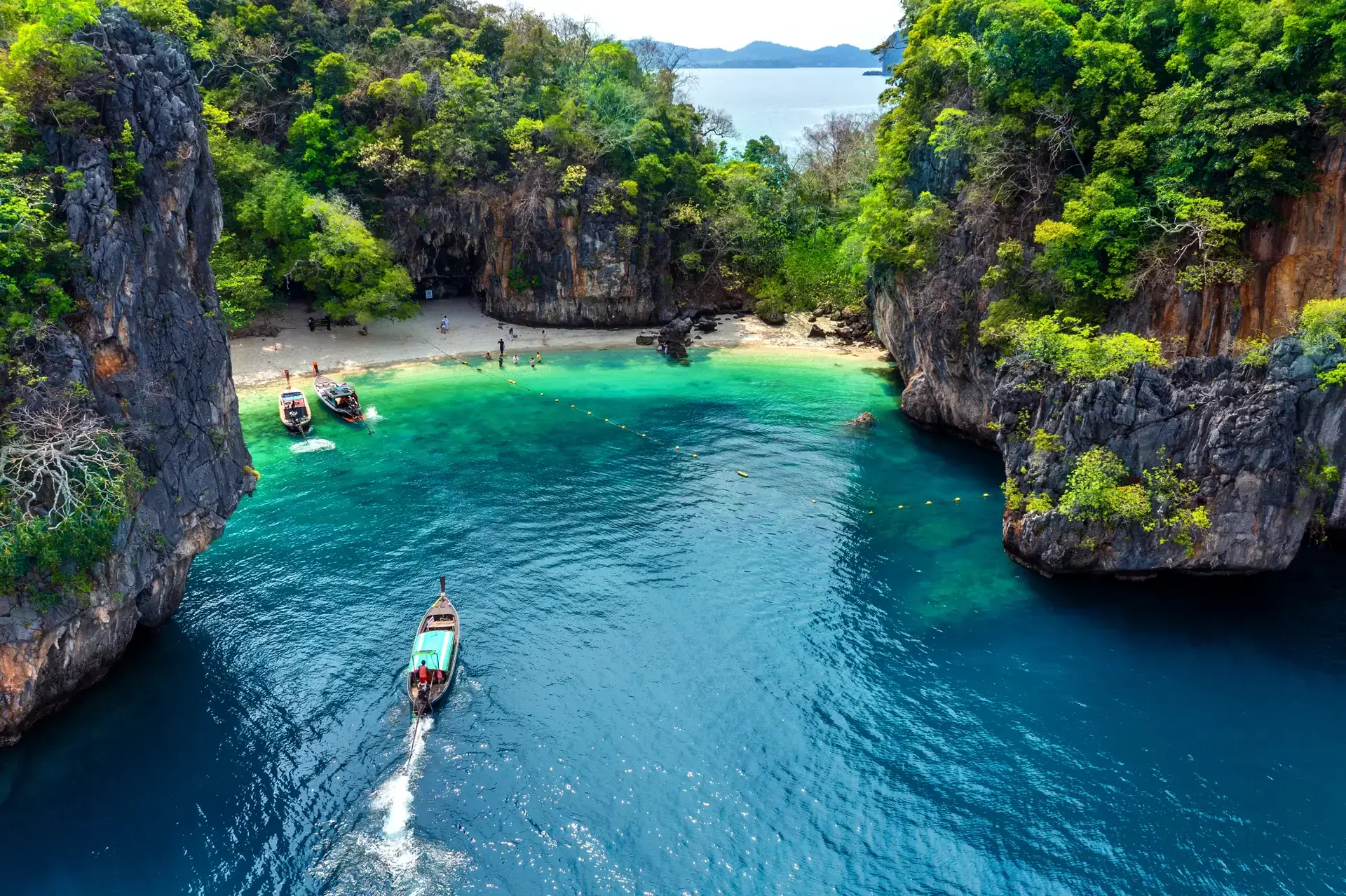 A turquoise lagoon in Koh Samui, Thailand